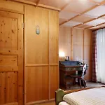 בית הארחה Gaestehaus Loewen