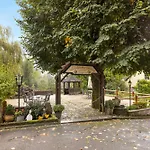 Konukevi Gaestehaus Loewen 3*