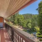 Gaestehaus Loewen שרמברג