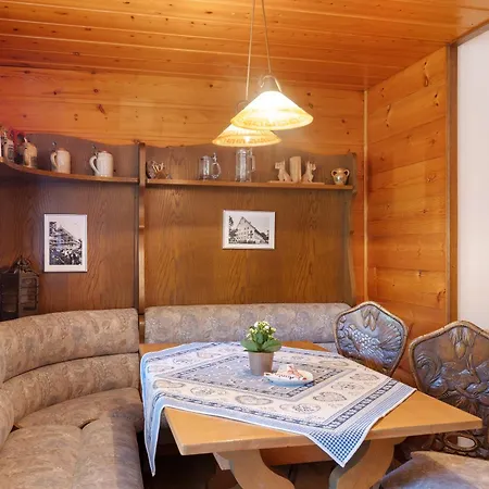 Gaestehaus Loewen 3* シュランベルク