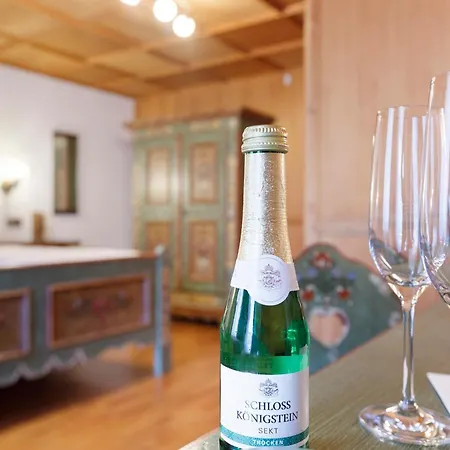 Gaestehaus Loewen ゲストハウス 3*