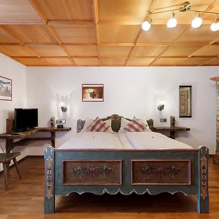בית הארחה Gaestehaus Loewen שרמברג