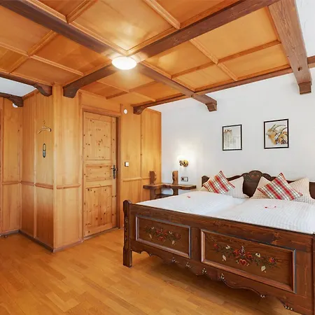 בית הארחה Gaestehaus Loewen שרמברג